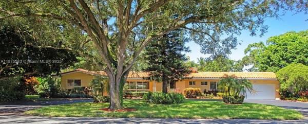 $789,900 / 4br - 2922ft2 - Beautiful Curb Appeal Sprawling 4 bed 3 bath Home (Plantation)63825133120385120