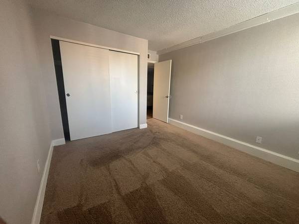 $1,099 / 2br - 945ft2 - Now Leasing – October Availability at Villas Las Cerezas (4515 E Grant Rd)63674721820803123