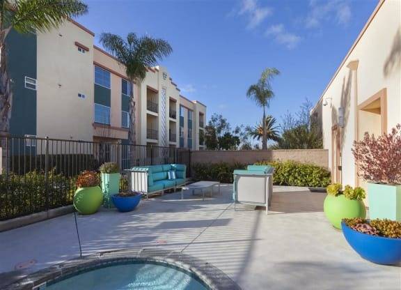 $2,367 / 2br - 915ft2 - Elegante apartamento de 2 habitaciones y 1 baño con vistas y estacionamiento asignado (534 E Boone St, Santa Maria, CA)63663802182275124