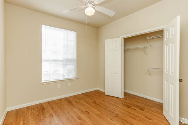 $1,650 / 3br - 1280ft2 - Beautiful community in a quiet setting! Rent Lakeside Pointe (Pearland)63924171079683121