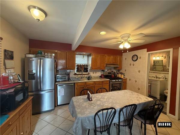 $555,000 / 2br - 900ft2 - 103 Abbey Ct (Gerritsen Beach)63816625574275121
