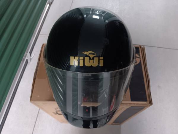 Casco integral de motocicleta Kiwi, Black Gold, vintage de 1987-88 con visor - $85 (Keene, NH)63470911943809122
