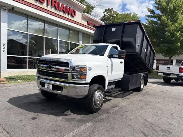 2019 Chevrolet Silverado MD - Photo 2
