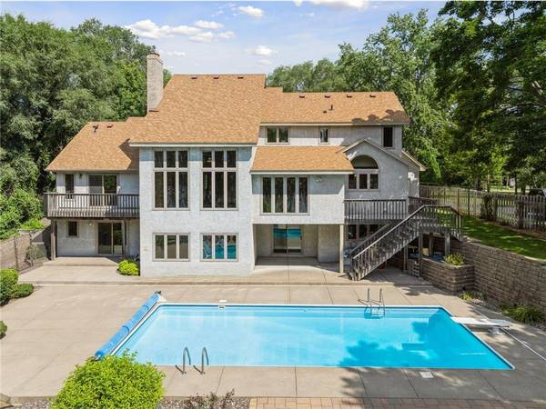 $1,050,000 / 4br - 5046ft2 - New Listing in Coon Rapids, MN (Coon Rapids)64003959016577120