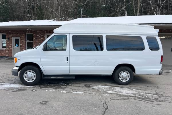 2002 Ford Econoline accesible para discapacitados - $19,995 (Montpelier, VT)63622639642625122