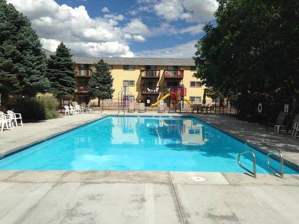 $948 / 1br - 580ft2 - Spacious Closets, Garbage Disposals & Dishwashers, Picnic Area (Southwest Colorado Springs)63658145966721120
