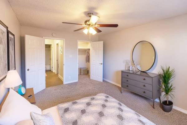 $2,395 / 2br - 825ft2 - Everything You Need. All Right Here 2 bed/1 bath/825Sq.Ft /$2,395 (alameda)64017515576451122