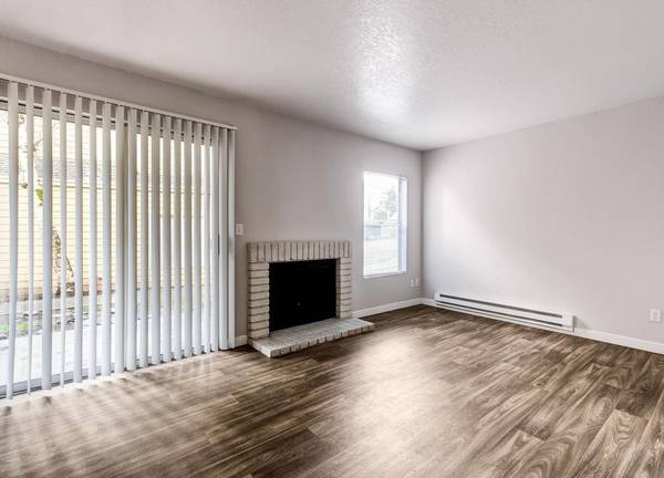 $2,040 / 2br - 845ft2 - Stunning 2 BR/1 BA Retreat with Patio, Spa/Hot Tub (Lynnwood)63808131288065120