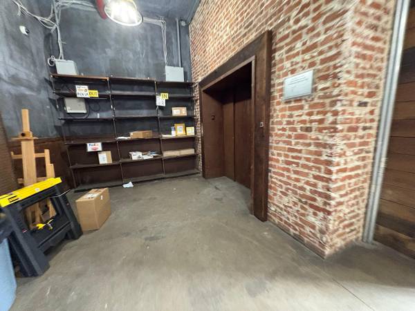 $3,600 / 1584ft2 - Creative Space in East Williamsburg Area | 1,584 SF | High Ceilings, Transit (Brooklyn)63912046823554123