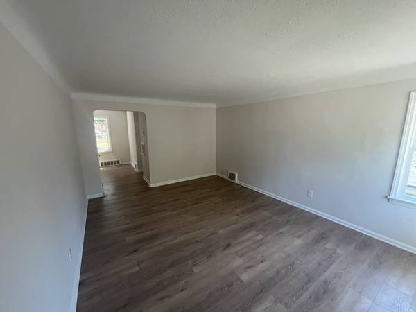 $1,495 / 3br - 1300ft2 - EUCLID 3 BED 2 BATH (EUCLID)63907493801090121