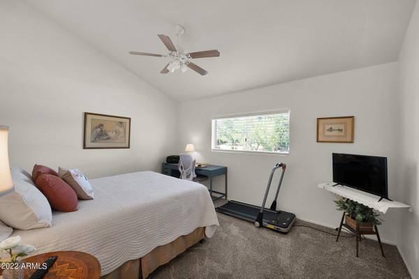 $1,250 / 1br - 694ft2 - Adorable and Beautiful condo in a central Mesa location (Mesa)63623923230721124