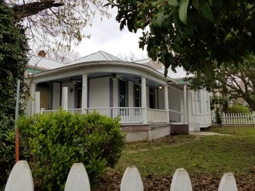 $2,275 / 3br - 1579ft2 - Mahnke Park classic! 3-2