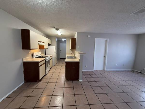 $1,495 / 3br - 1100ft2 - 3/2 Duplex for $1495 near Sunrise/Old Settlers in Round Rock! Carport! (Round Rock)63922558036098124