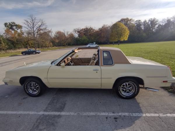 Oldsmobile Cutlass supreme - $11 (Chicago)63618850150915124