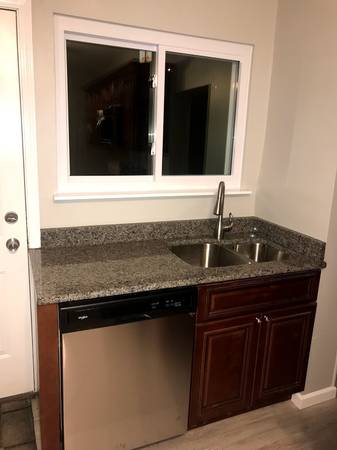 $895 / 1br - 832ft2 - UPDATED 1 BEDROOM, 1 BATH HOME + OFFICE IN TROY HILL - 1800 Sundeman (Troy Hill)63664526188161124