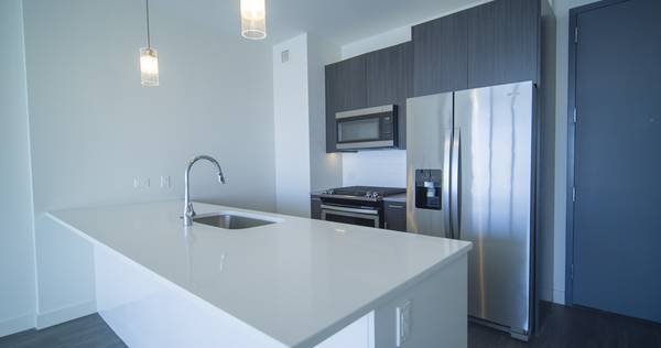 $2,280 / 1br - 789ft2 - Awesome 1 bed with in unit washer/dryer, hw floors, and ss appliances (Uptown)63898984581122122