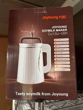 Soymilk maker by Joyoung used works well 1