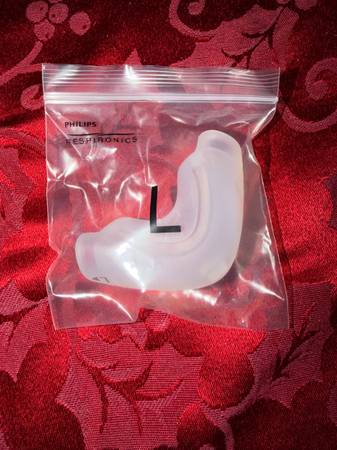 Phillips Respironics Dreamwear Under the Nose Nasal Cushion 1116742 LG 1