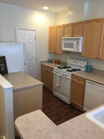 $2,035 / 1br - 780ft2 - Soaring high ceilings for light and space at The Highlands Luxury Resi (Anchorage - Midtown)64004785756545122