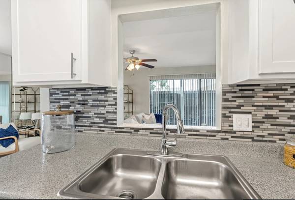 Webster 4/plex one an two bedrooms :8/ weeks free 1