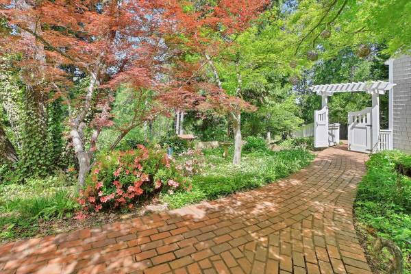 $1,175,000 / 3br - 3642ft2 - Do you have high expectations? Home in Grass Valley. 3 Beds, 3 Baths63952111973378120