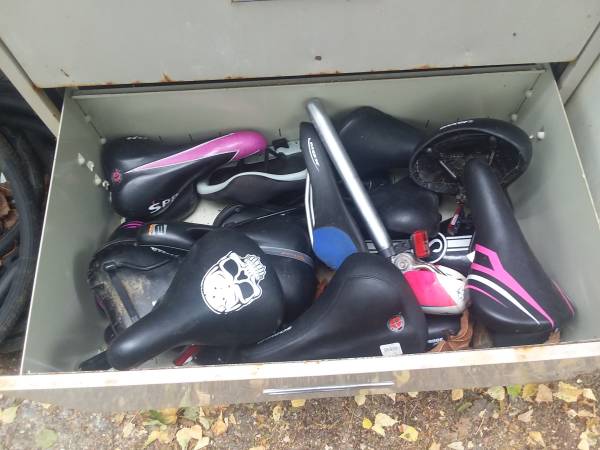Piezas de bicicleta, nuevos asientos, pedales, piezas, tubos, neumáticos, ruedas en venta - $100 (Olympia Lacey)63471419142147123