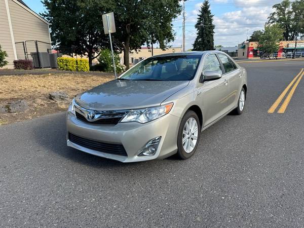 2014 TOYOTA CAMRY HYBRID XLE | LOW MILES | 35+ MPG | - $13,900 (Vancouver)63487408715009121