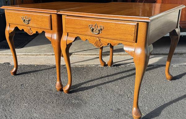 Vintage Solid Oak Two Piece End Table Set Side Table Night Stand 1