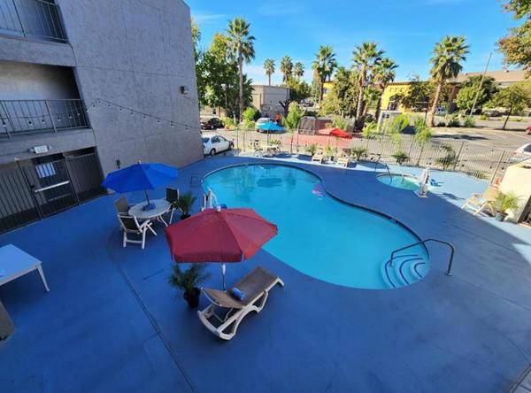 $399 / 1br - STAY WEEKLY & SAVE! >> Enjoy an All-Inclusive Stay - KIDS FREE (Natomas & Smf Airport)64043495067394121