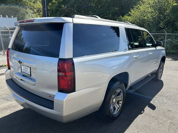 2019 Chevrolet Suburban Z71 4WD --Loaded, DVD, Leather, Low Miles-- - $34,950 (kirkland)63617160366593124