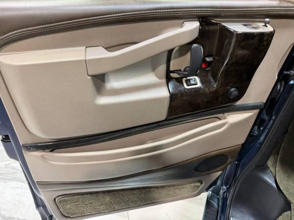 2017 Chevrolet Express - Photo 10