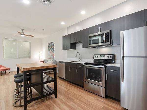 $1,065 / 468ft2 - Keyless Entry, Amazon Parcel Lockers (Phoenix)64025000235906121