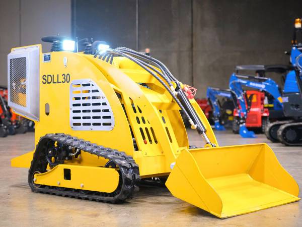 NEW | Landscaping & Farm Ready SDLL30 Mini Skid Steer • 39'' wide 1