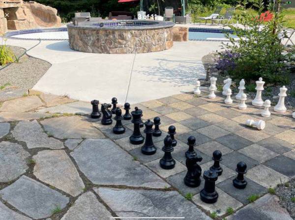 Private bedroom, bath and large bonus room  exchange for 10 hrs  help  wk 1