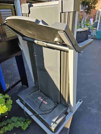 Folding treadmill 1