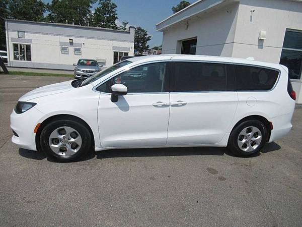 2017 Chrysler Pacifica LX 4dr Mini Van - $12995.0063615767976449122