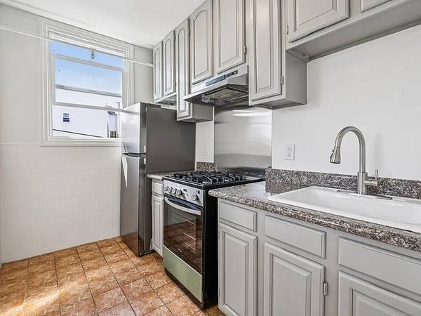 $1,499 / 1br - 3460ft2 - Updated Top-Floor 1-Bedroom Apartment in Cow Hollow!! (San Francisco)63824145372545122