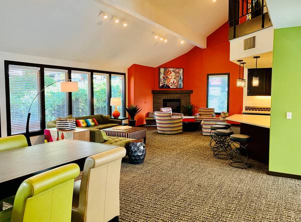 $1,625 / 2br - 852ft2 - Fall in love with your new 2x1 home! 🍂 (Clackamas)63777293642369123