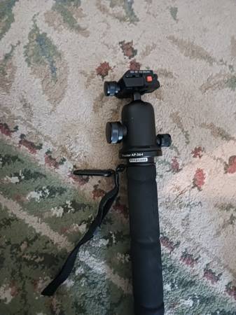 Vanguard monopod with ball head - $65 (Melrose)63471247549825123