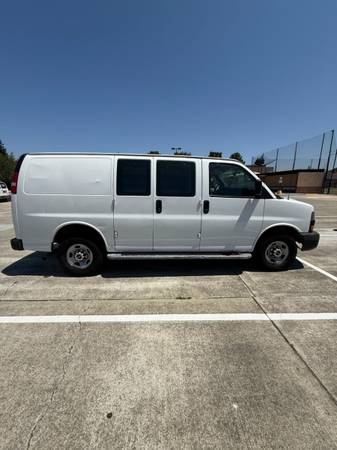 2015 GMC Savanna 2500 cargo van - $9,200 (Hayward)63613273085057122