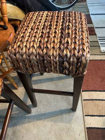 Sea Weed Bar stools - $60 (Lakeway)63435845334147123