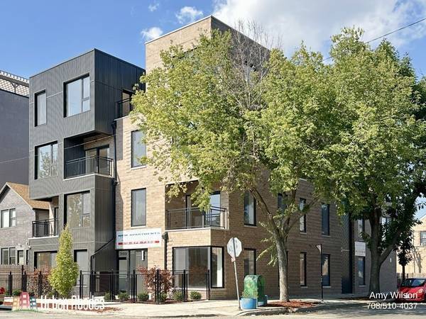 $2,495 / 2br - 1072ft2 - 1 month FREE! 2 Bedroom, 2 Bath in Pilsen, Available: 10/15/2025 (Pilsen)63918532765442122