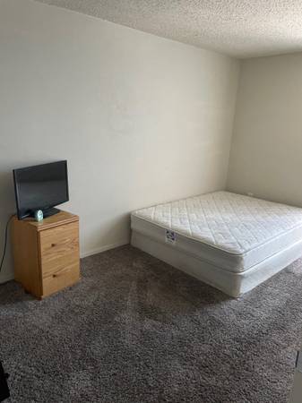 Room for rent 1