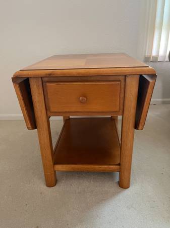 Extendable side table 1