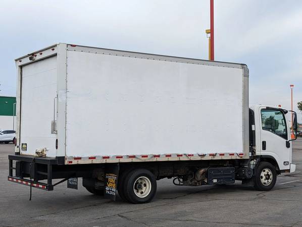 2018 Isuzu NPR HD 16FT - Photo 2
