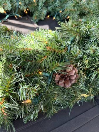 Lighted Wreath, 32" 1