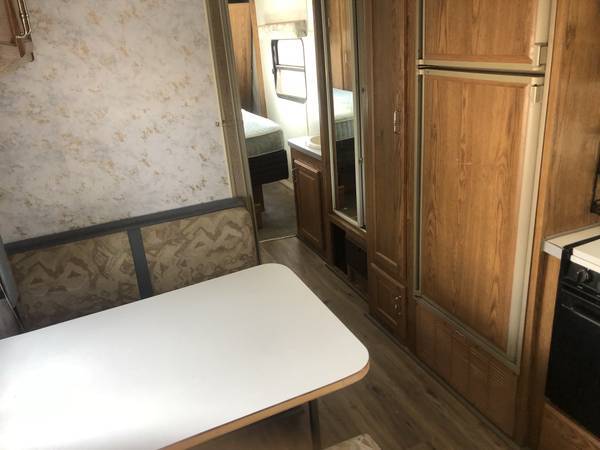 $605 / 1br - 240ft2 - 1996 29' Terry fifth wheel en Park. $7900 ,$1000 de enganche, $220/mes (Pomeroy)63697245425795124