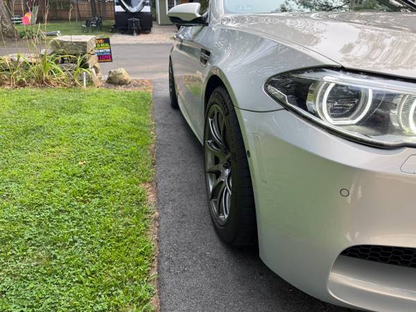 2014 BMW M5 Paquete de Competición / Plata Moonstone - $27,000 (Littleton)63441268821889124