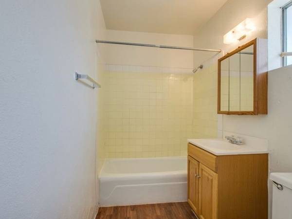 $945 / 1br - 540ft2 - in Las Vegas NV, Soaker Tub, 1 BD (2500 Lynnwood Street, Las Vegas, NV)63859501232387120