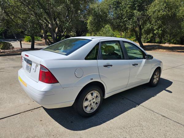 2007 Ford Focus ZX4 S.. título limpio ..124 mil millas.. - $3,000 (Rocklin)63619557374083122